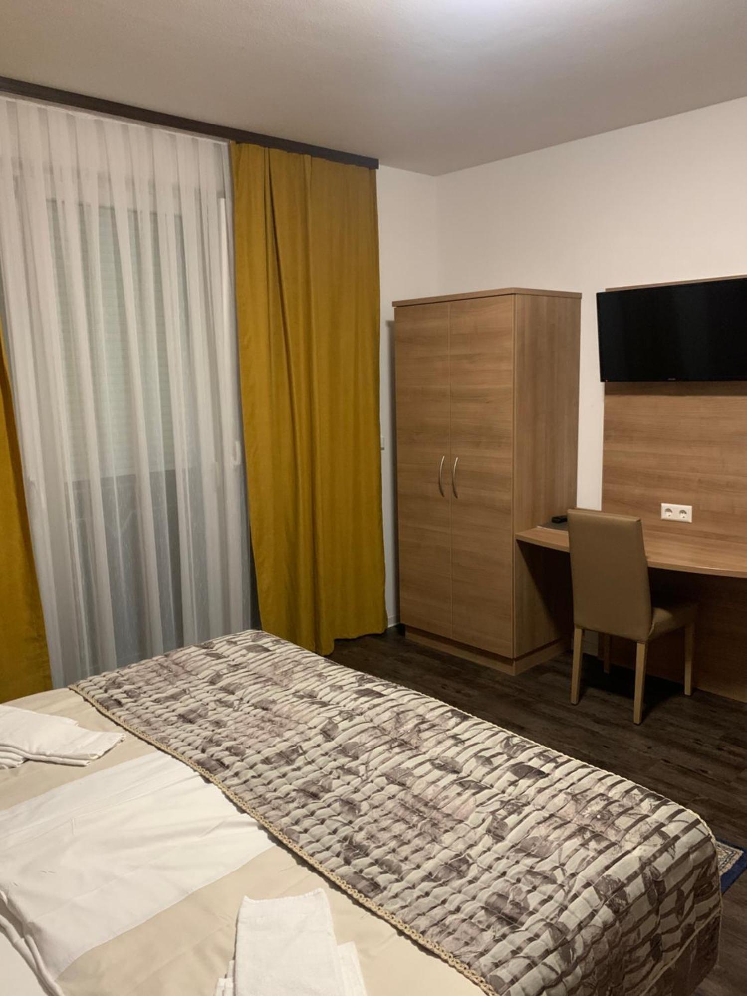 Kochersteinsfeld Hotel Pizzeria Da Beni מראה חיצוני תמונה