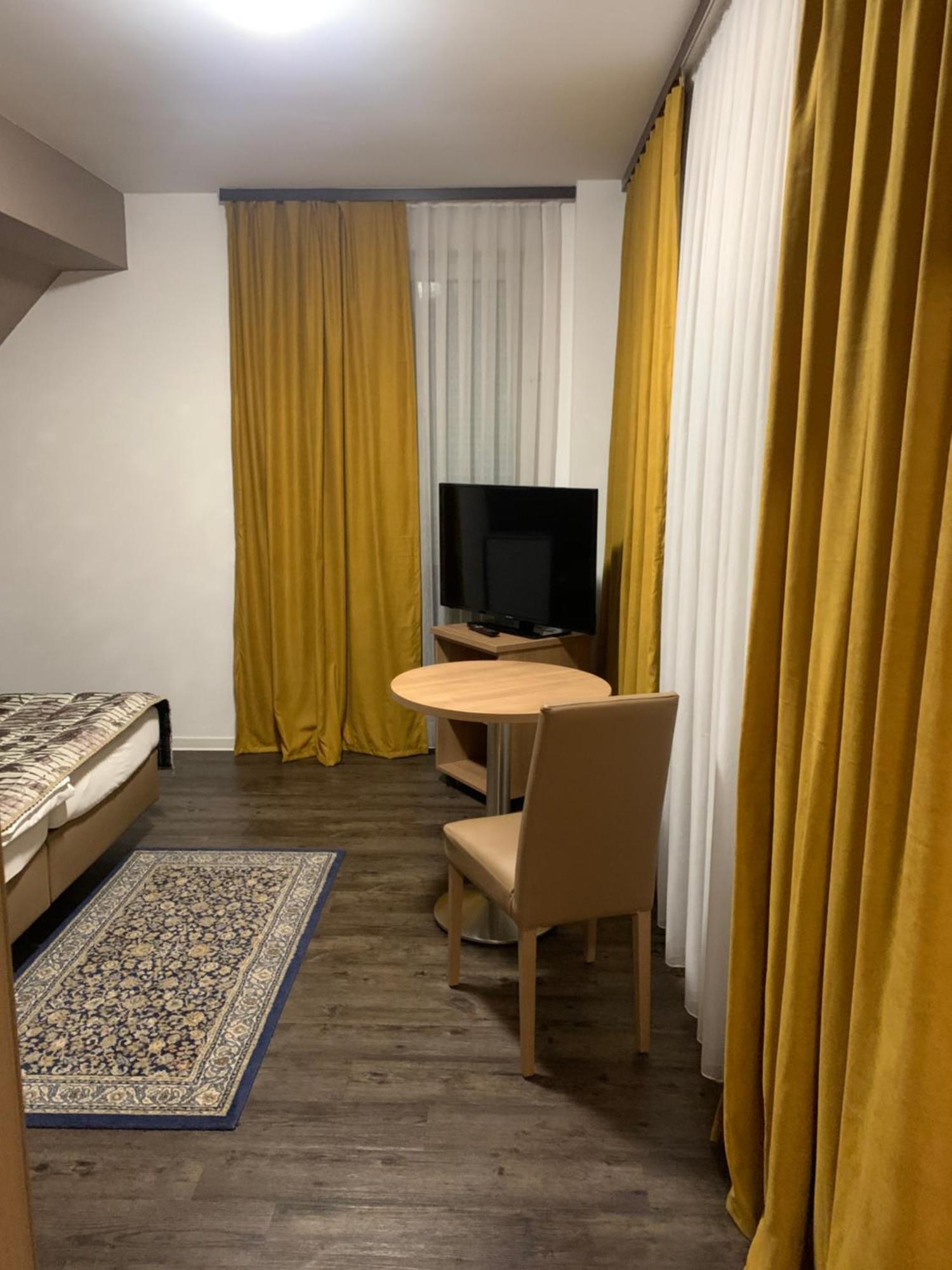 Kochersteinsfeld Hotel Pizzeria Da Beni מראה חיצוני תמונה