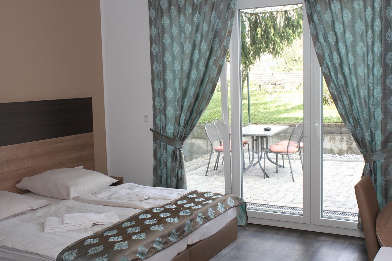 Kochersteinsfeld Hotel Pizzeria Da Beni מראה חיצוני תמונה